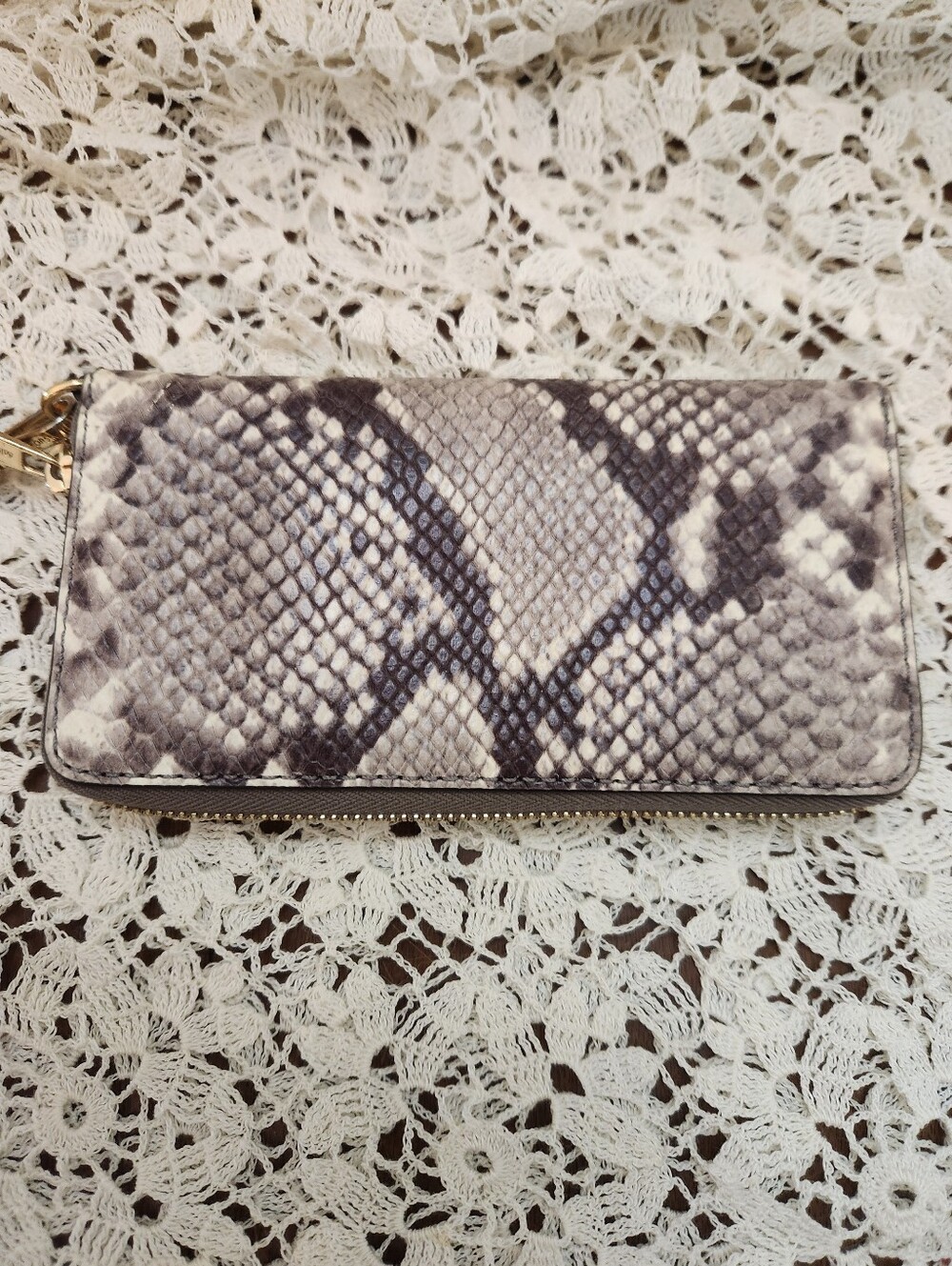 Michael Kors Jet Set Travel snake-embossed leather wristlet wallet Preloved - Picture 2 of 10